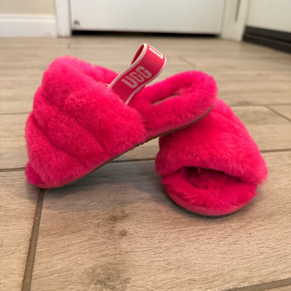 Kids Hot Pink Fluffy Ugg Slipper: Size 9